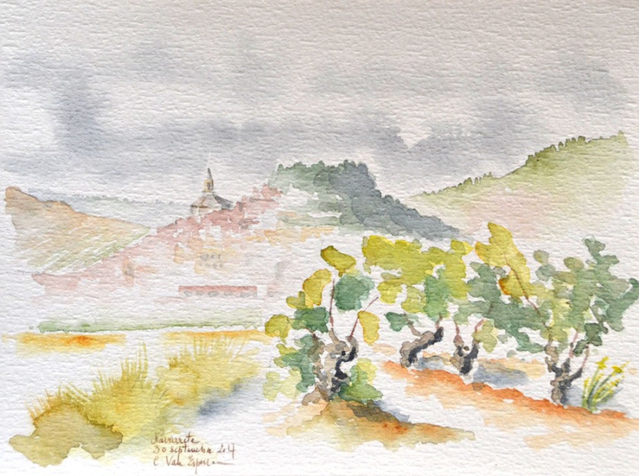 A l'aquarelle, en premier plan des ceps de vignes dont la teinte commence à virer vers le jaune. En fond, le village de Navarreta est accroché à mi-pente d'une colline sur son flanc gauche. Le ciel est de plomb.